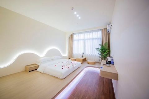 ���޵��������ޣ����ذ�ɳ̲�꣩